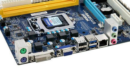 盈通B75S战神主板 全固态千兆网络的稳定之选